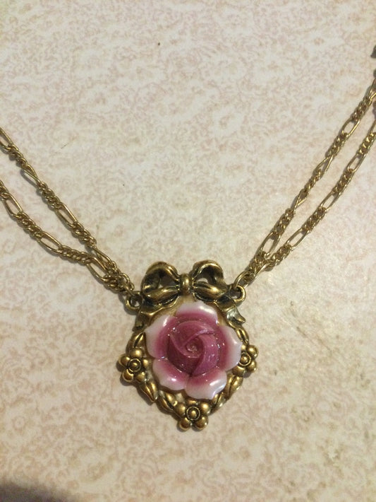 Avon 1992 Victorian Style Rose Necklace