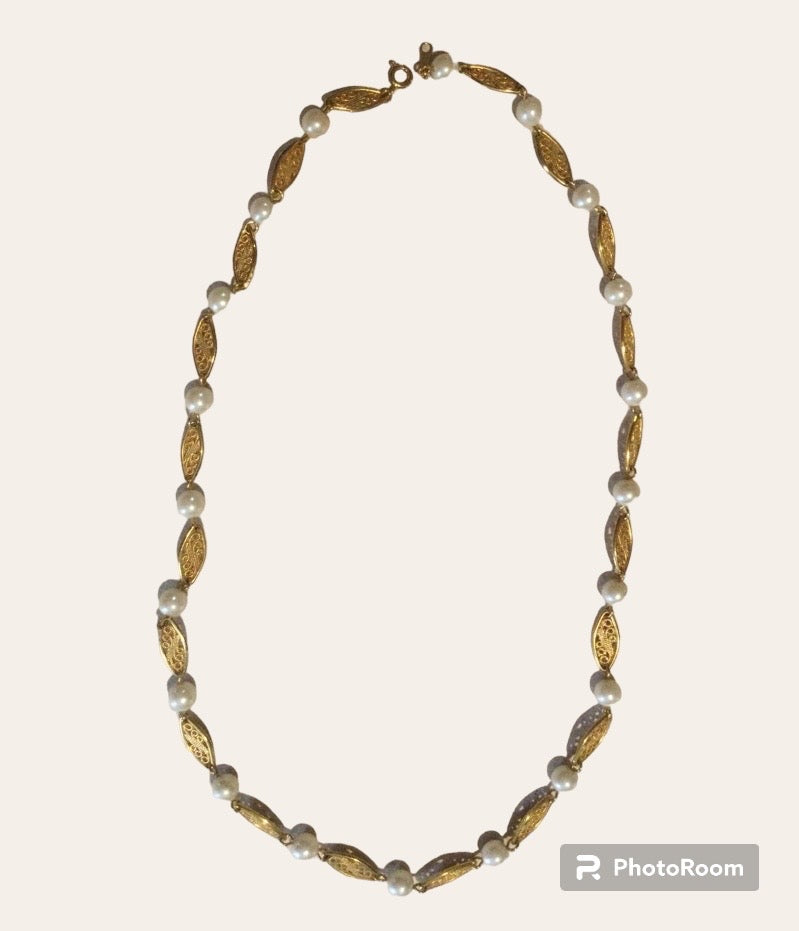 Avon Gold Tone Filagree and Pearls Necklace