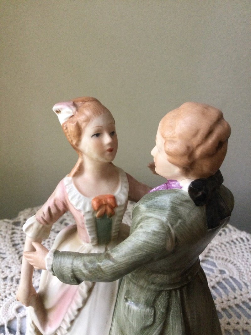 (B#) Colonial Couple Porcelain Music Box Vtg 70’s