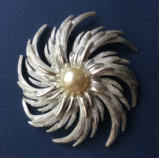 (N#) Sara Coventry Brooch Vintage