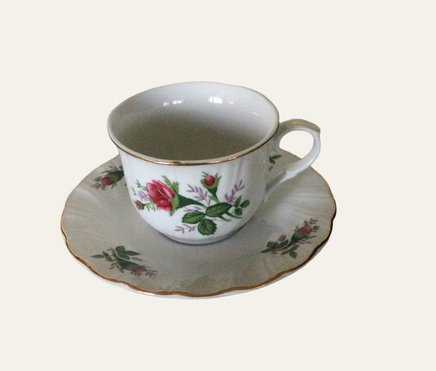 (DA#) Lynn’s Fine China ‘Victorian Rose’ Teacup & Saucer