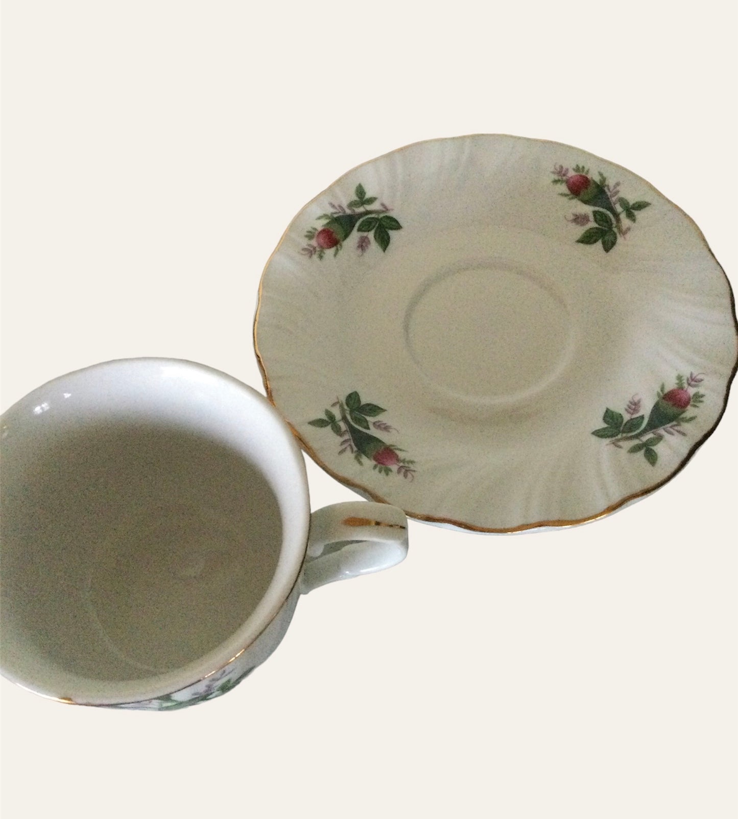(DA#) Lynn’s Fine China ‘Victorian Rose’ Teacup & Saucer